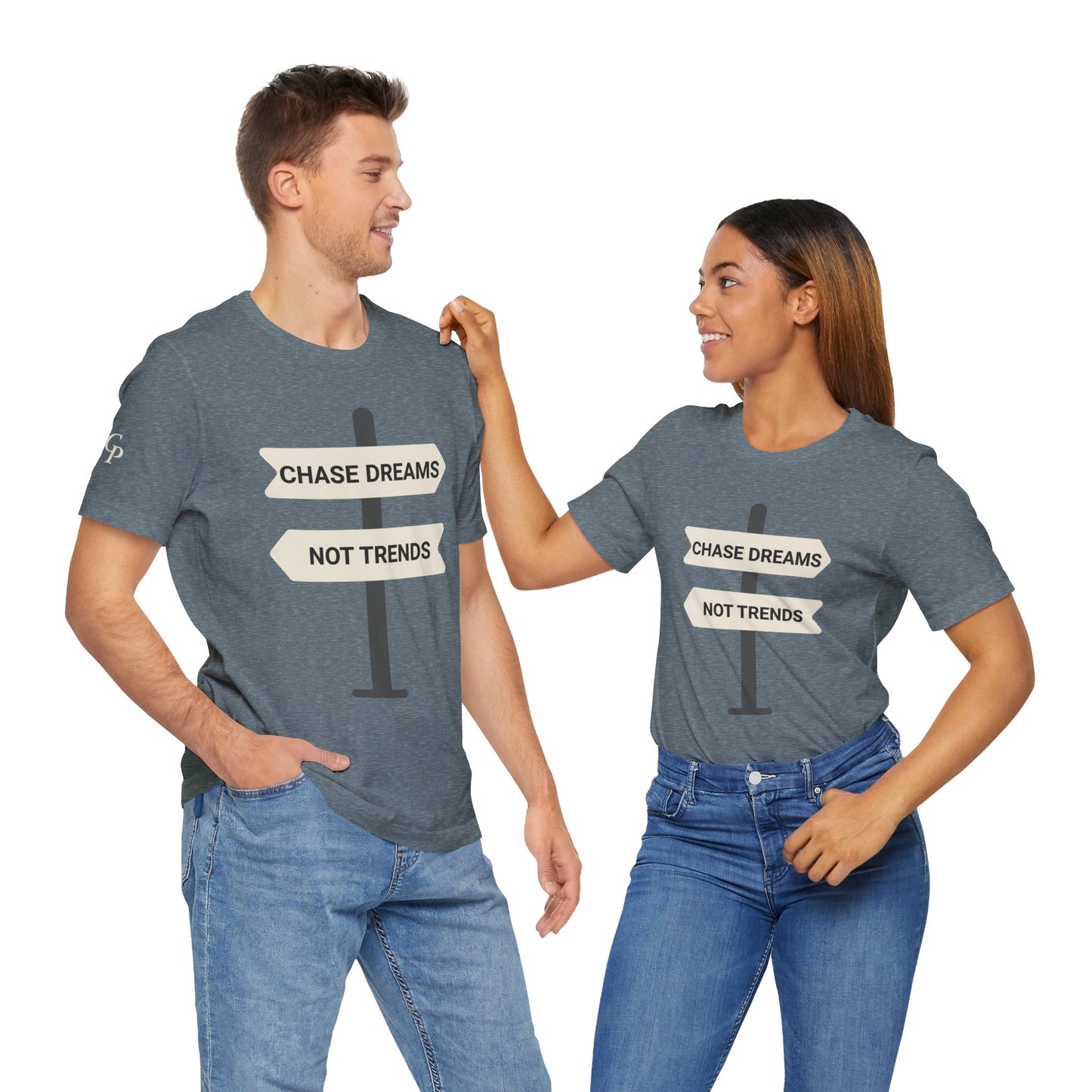 Camiseta motivacional unisex "Persigue sueños, no tendencias"