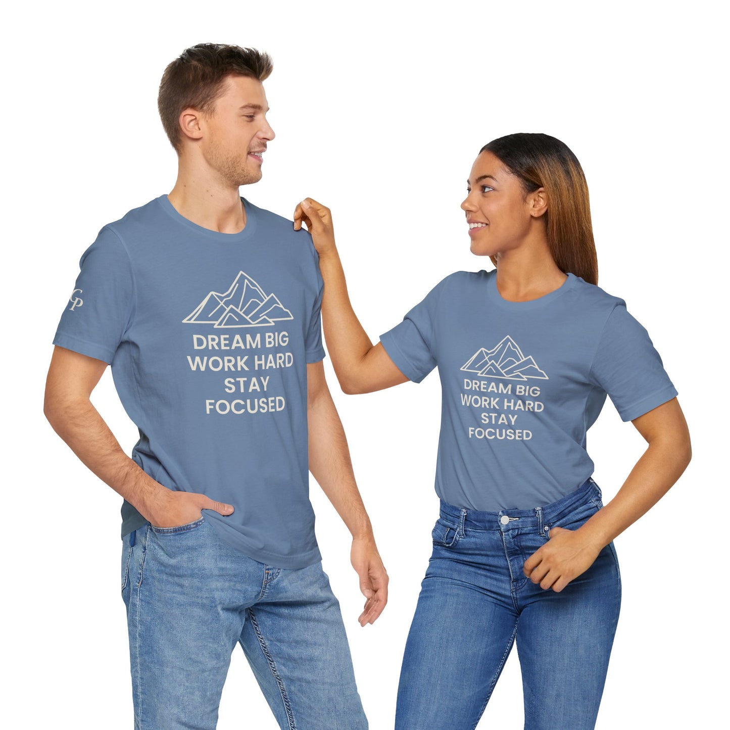 Camiseta motivacional unisex "Sueña en grande, trabaja duro, mantente concentrado"