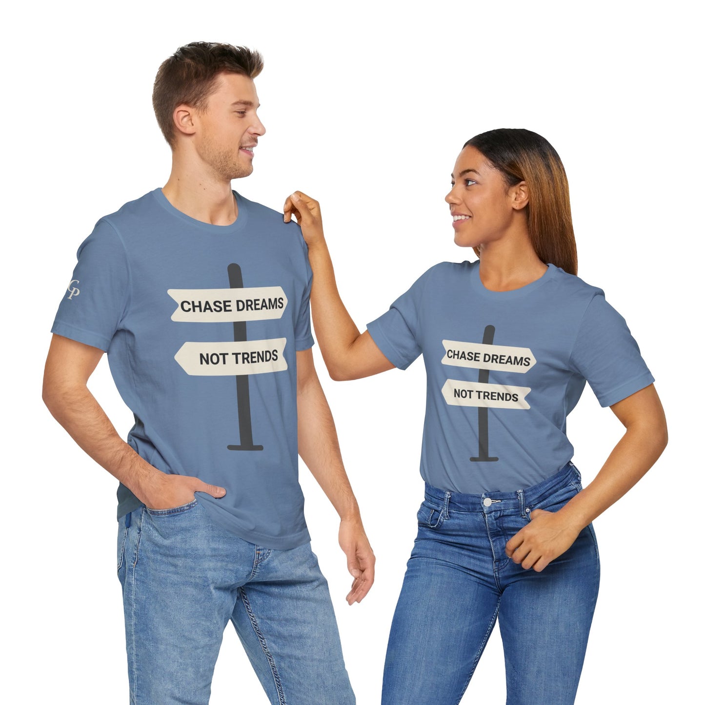 Camiseta motivacional unisex "Persigue sueños, no tendencias"