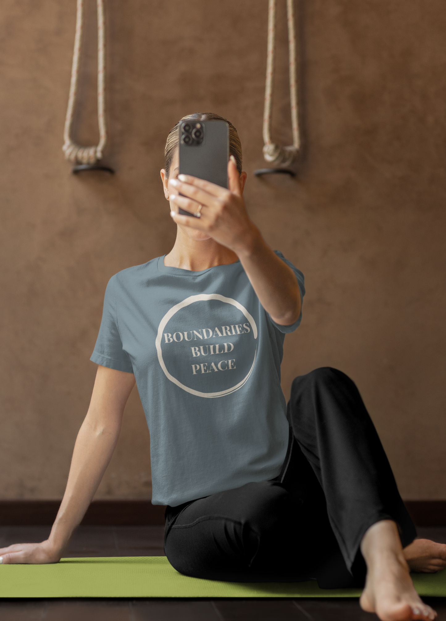 Camiseta unisex minimalista de mindfulness "Los límites construyen paz"