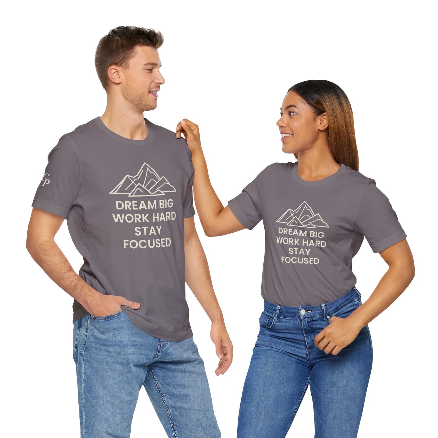 Camiseta motivacional unisex "Sueña en grande, trabaja duro, mantente concentrado"